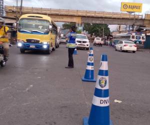Los policías se colocan de forma estratégica en varios puntos de la capital para realizar operativos.