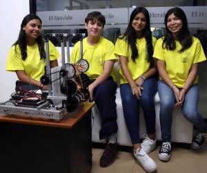 Los cinco estudiantes concursarán en la competencia de robótica más importante del año en Singapur.