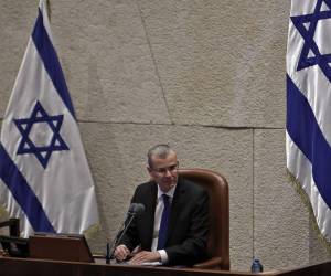 Yariv Levin, miembro del partido conservador Likud de Netanyahu, fue elegido en sustitución de Mickey Levy, del partido Yesh Atid del primer ministro saliente, Yair Lapid.