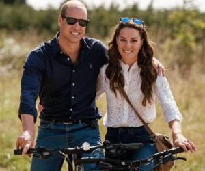 Los príncipes de Gales compartieron una nueva fotografía junto a sus hijos.