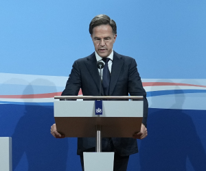 Su sistema de asilo contempla suspender el derecho a reunificar a padres, hijos y pareja.