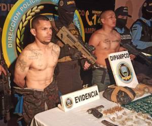 Una arma, municiones y supuesta droga se les fue decomisada a los supuestos miembros de la pandilla 18.