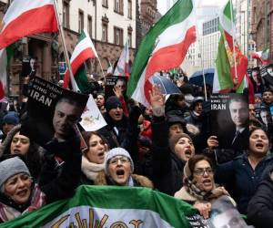 Irán endurece su postura y promete seguir atacando objetivos de Estados Unidos.