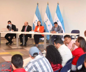 La comisión del salario mínimo fue juramentada ayer.