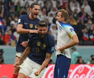 Olivier Giroud celebra su gol ante la selección de Inglaterra.