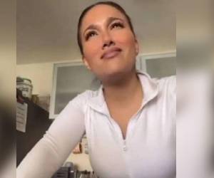 Los usuarios de redes sociales no tardaron en reaccionar e inundaron todo internet de<b> críticas en contra </b>de la joven que insultó a la trabajadora, argumentando que la forma en la que se dirigió fue bastante mal educada.