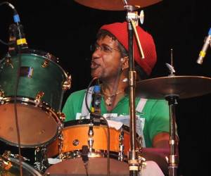 Shakespeare conoció a Dunbar en 1972 y lo recomendó al productor Bunny Lee como baterista de sesión para los 'Aggrovators'.