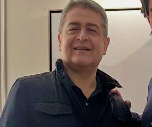 Juan Orlando Hernández, expresidente de Honduras, desmintió que vaya a testificar en un eventual juicio contra Nicolás Maduro en Estados Unidos, versión que circulaba en redes sociales basada en declaraciones de un exfuncionario estadounidense.