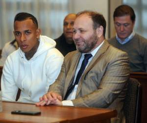 En esta imagen difundida por Télam, el delantero colombiano de Boca Juniors, Sebastián Villa, asiste al juicio en su contra en el Juzgado Correccional 2 de Lomas de Zamora el 2 de junio de 2023, en Buenos Aires.