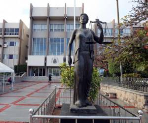 El pleno fue convocado este jueves a las 8:30 de la mañana.