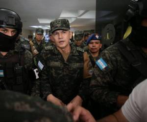 La reacción de las Fuerzas Armadas ante las investigaciones sobre el opaco ingreso de 793.4 toneladas de nitrato de amonio no fue una explicación técnica ni legal, fue una embestida contra medios nacionales, a quienes acusan de tener “intereses oscuros”.