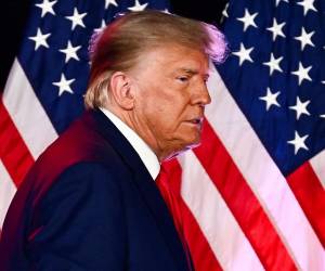 Los cargos del jueves lo acusan de actuar junto al coacusado en el caso, el asistente personal Waltine “Walt” Nauta, y al administrador de propiedades Carlos de Oliveira para borrar las imágenes de las cámaras de seguridad de Mar-a-Lago.