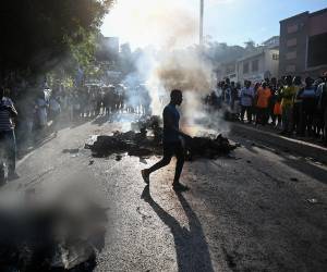 Más de una decena de presuntos pandilleros fueron apedreados y quemados vivos.
