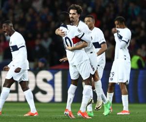 El portugués Vitinha marcó un golazo con el PSG ante el Barcelona.