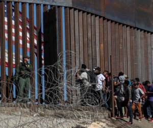 Supuestos grupos criminales hacen creer a los migrantes que la frontera Estados Unidos-México está abierta a la migración ilegal.