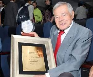 Por su amplia trayectoria y su aporte al Periodismo hondureño, Sierra Rodríguez tuvo en vida varios merecidos reconocimientos.