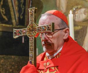 La ceremonia fue limitada a pocos religiosos debido a medidas de seguridad, mientras crecen las críticas internacionales por el veto previo al patriarca latino.