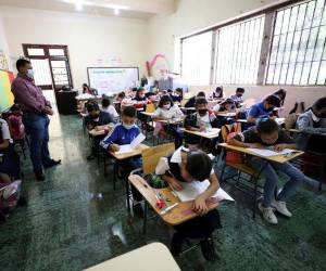 En 2023 de los más de 193,000 niños y niñas que debían matricularse en el primer grado, un total de 181,258 lo hicieron; lamentablemente al finalizar el año más de 6,600 menores ya se habían retirado.