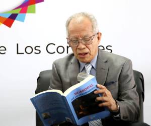 Blas Palacios, más conocido como Blasopal, presentó su primera obra en formato de novela en el marco de la II Feria del Libro Hondureño de Los Confines.