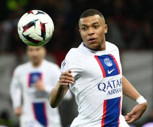 Kylian Mbappé podría ser nuevo jugador del Real Madrid en este mercado de fichajes. Los blancos esperan que decida su futuro para hacer oficial su primera oferta.