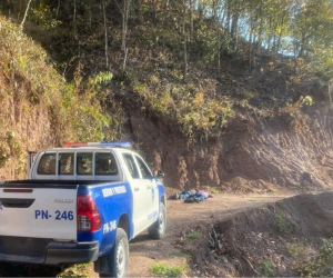 Miembros de la Policía llegaron al lugar para realizar las investigaciones del caso.