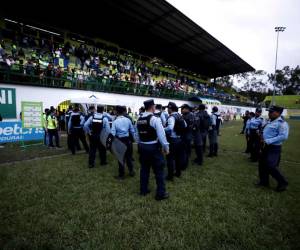 Tras el pitazo final del réferi central, el partido entre Olancho FC - Marathón terminó en una batalla campal que fue iniciada por el presidente de los potros.