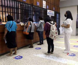 Hasta 50 pacientes llegan diariamente a tramitar una cita médica en el Hospital Escuela.