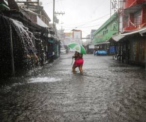 Luego de varios días de altas temperaturas y una intensa sensación térmica en distintas regiones del país, las autoridades de la Secretaría de Gestión de Riesgos y Contingencias Nacionales (Copeco) anunciaron el ingreso de lluvias y chubascos que afectarían gran parte del territorio hondureño durante esta semana.