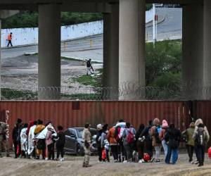 El presidente de México, Andrés Manuel López Obrador, anunció medidas para contener el flujo migratorio en colaboración con Estados Unidos. La delegación encabezada por Antony Blinken se reunirá el 27 de diciembre para abordar la ‘situación extraordinaria’ en la frontera.