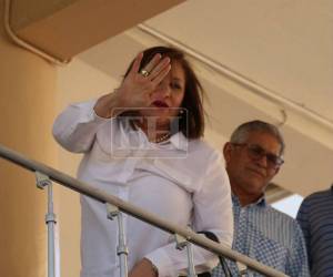 La exdiputada al Parlamento Centroamericano regresó este miércoles 15 de abril al Congreso Nacional. Con gestos de despedida, saludó a la prensa, pero no se detuvo para dialogar.