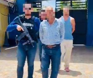 Agentes de la Dirección Policial de Investigaciones (DPI) capturaron a un anciano de 64 años que fingió su secuestro para pedir un rescate de 100 mil lempiras a su familia y poder escapar con una mujer. La captura se realizó en la aldea El Higuito, en Ocotepeque.
