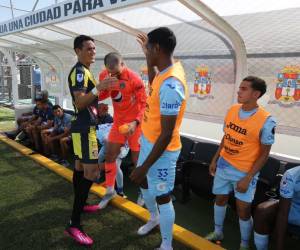 Vistiendo otros colores, pero sin olvidar su amor y legado en el Azul Profundo, Roberto Moreira se saludó afectuosamente con los que hace unos meses eran sus compañeros en El Nido.