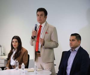 Nasralla continúa en el gobierno, pese a anunciar su renuncia.