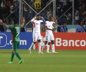 Con goles de Arboleda y Chirinos, Olimpia está en ventaja en la gran final y acaricia la copa de campeón.