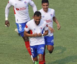 A base de golazos, Olimpia está barriendo la serie ante Marathón en su propia casa.