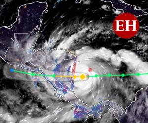 Julia se aleja más de Honduras, pero sus efectos siguen latentes.