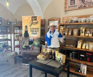 Cuellar comenzó a trabajar en el proyecto de exportación de café.