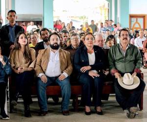 Luis Redondo acompañó el jueves 1 de enero a la familia presidencial en una misa por la fiesta patronal de Dulce Nombre de Culmí, Olancho.