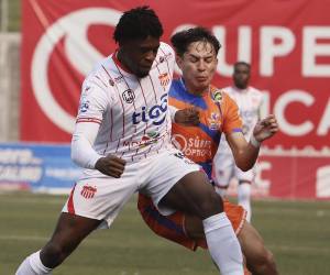 Danilo Palacios cumplió 100 juegos en Liga Nacional el día que Vida descendió.