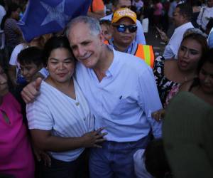 Nasry Tito Asfura con los simpatizantes del Partido Nacional en Cortés.