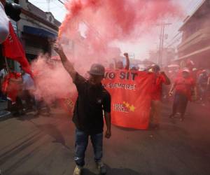 Miles de trabajadores se hicieron presentes este 1 de Mayo a la convocatoria del coordinador de Libre, el expresidente Manuel Zelaya y de los dirigentes sindicales, para marchar en el marco del Día del Trabajador.