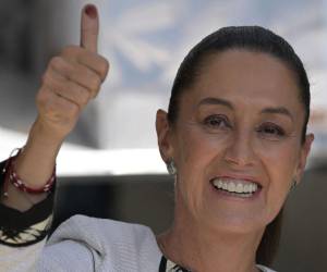 Imagen de Claudia Sheinbaum tomada esta mañana tras ejercer el sufragio.