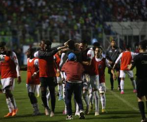 Olimpia y Olancho FC, los dos mejores equipos del torneo, definen al campeón del fútbol hondureño en el remodelado Estadio Nacional.