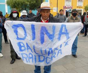 La nueva presidenta Dina Boluarte, que desea gobernar hasta julio de 2026, “lo tiene difícil porque no tiene bancada parlamentaria. Tendrá que tejer alianzas”, opinó Radzinsky.