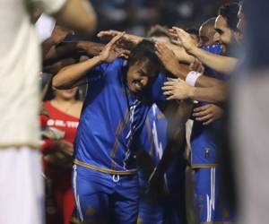 Rambo de León se despide del fútbol en el estadio Nacional Chelato Uclés, donde jugó al lado de grandes leyendas como Carlo Costly y Wilson Palacios.