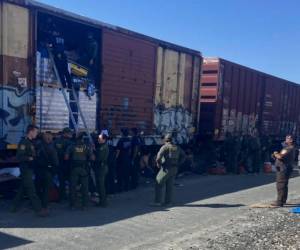 La Patrulla Fronteriza halló los migrantes dentro del vagón.