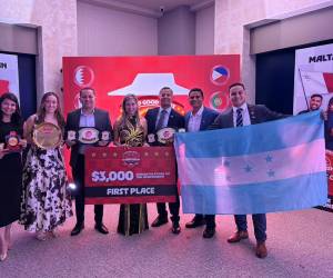 El equipo de Pizza Hut Honduras celebra su victoria como Campeón Mundial del Championship 2026.