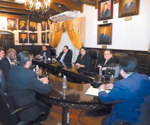 Algunos sectores señalaron que tras las negociaciones para la elección del TSC y repartición de nombramientos, las cúpulas políticas buscan beneficios partidarios.