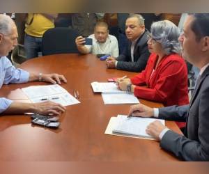 El candidato nacionalista presentó un informe sobre la procedencia de sus fondos para campaña política.