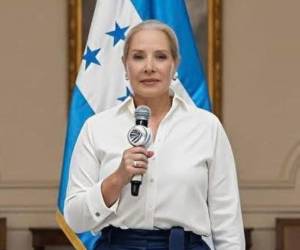 Con un perfil discreto y una trayectoria marcada por el trabajo social, Lissette del Cid se perfila como la futura primera dama de Honduras para el período 2026-2030, tras el triunfo electoral de su esposo, el presidente electo Nasry Asfura.